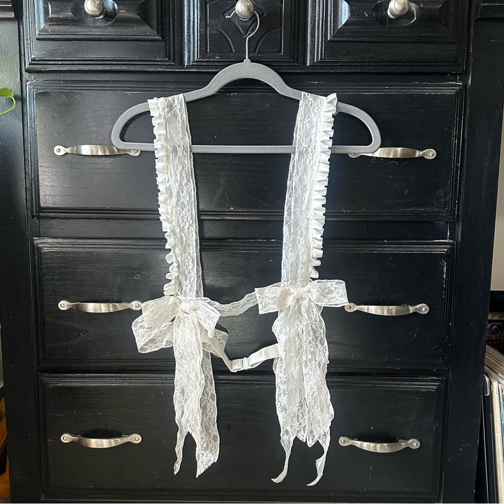 Lace Ruffled Harness with Bows - Picture 6 of 6